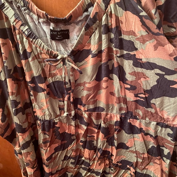 Lane Bryant NWOT Size 26/28 camo print peplum top - Picture 2 of 4